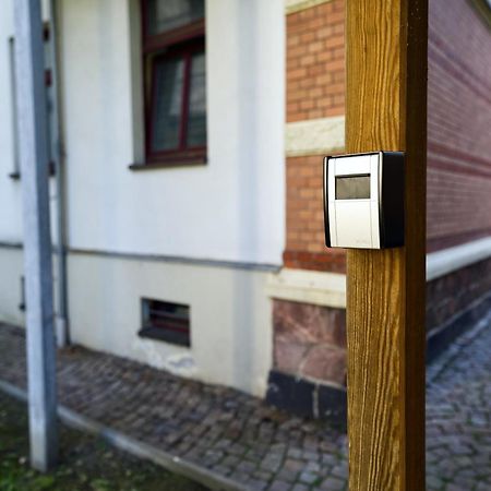 Edler Wohnraum Noble Stadtoase Mit Boxspringbett, Kaffeevollautomat & Parkplatz ツウィッカウ エクステリア 写真