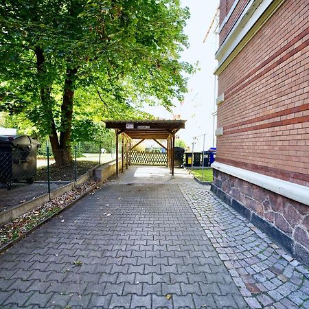 Edler Wohnraum Noble Stadtoase Mit Boxspringbett, Kaffeevollautomat & Parkplatz ツウィッカウ エクステリア 写真