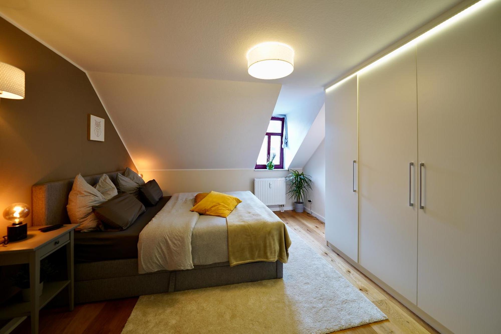 Edler Wohnraum Noble Stadtoase Mit Boxspringbett, Kaffeevollautomat & Parkplatz ツウィッカウ エクステリア 写真