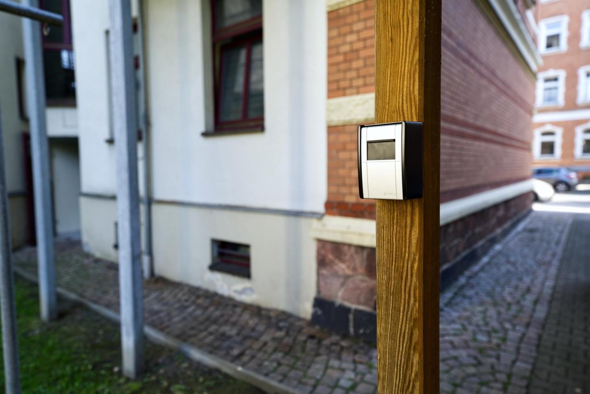 Edler Wohnraum Noble Stadtoase Mit Boxspringbett, Kaffeevollautomat & Parkplatz ツウィッカウ エクステリア 写真