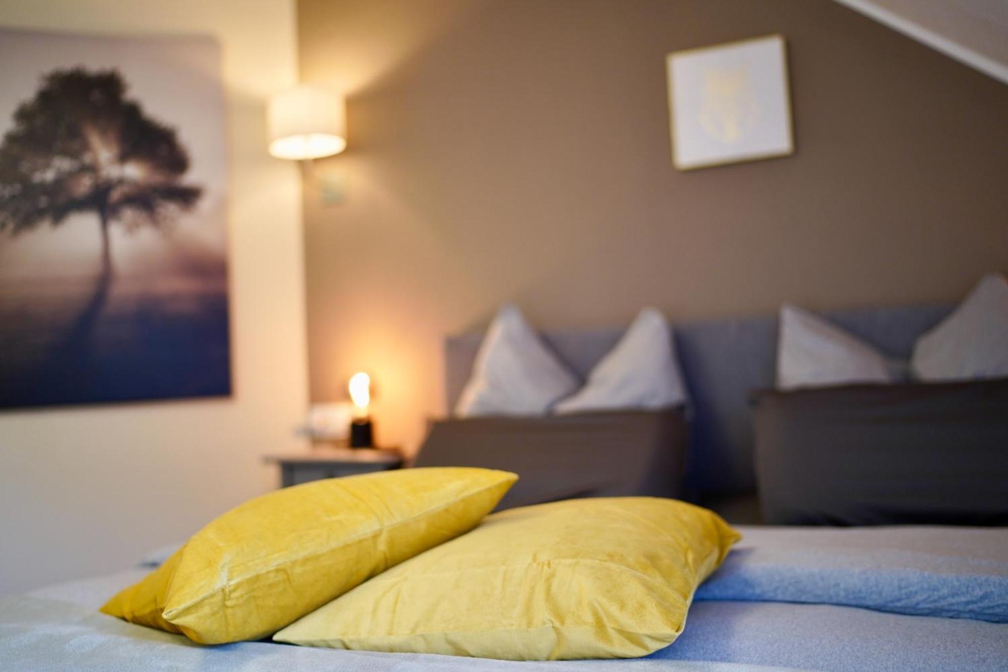 Edler Wohnraum Noble Stadtoase Mit Boxspringbett, Kaffeevollautomat & Parkplatz ツウィッカウ エクステリア 写真