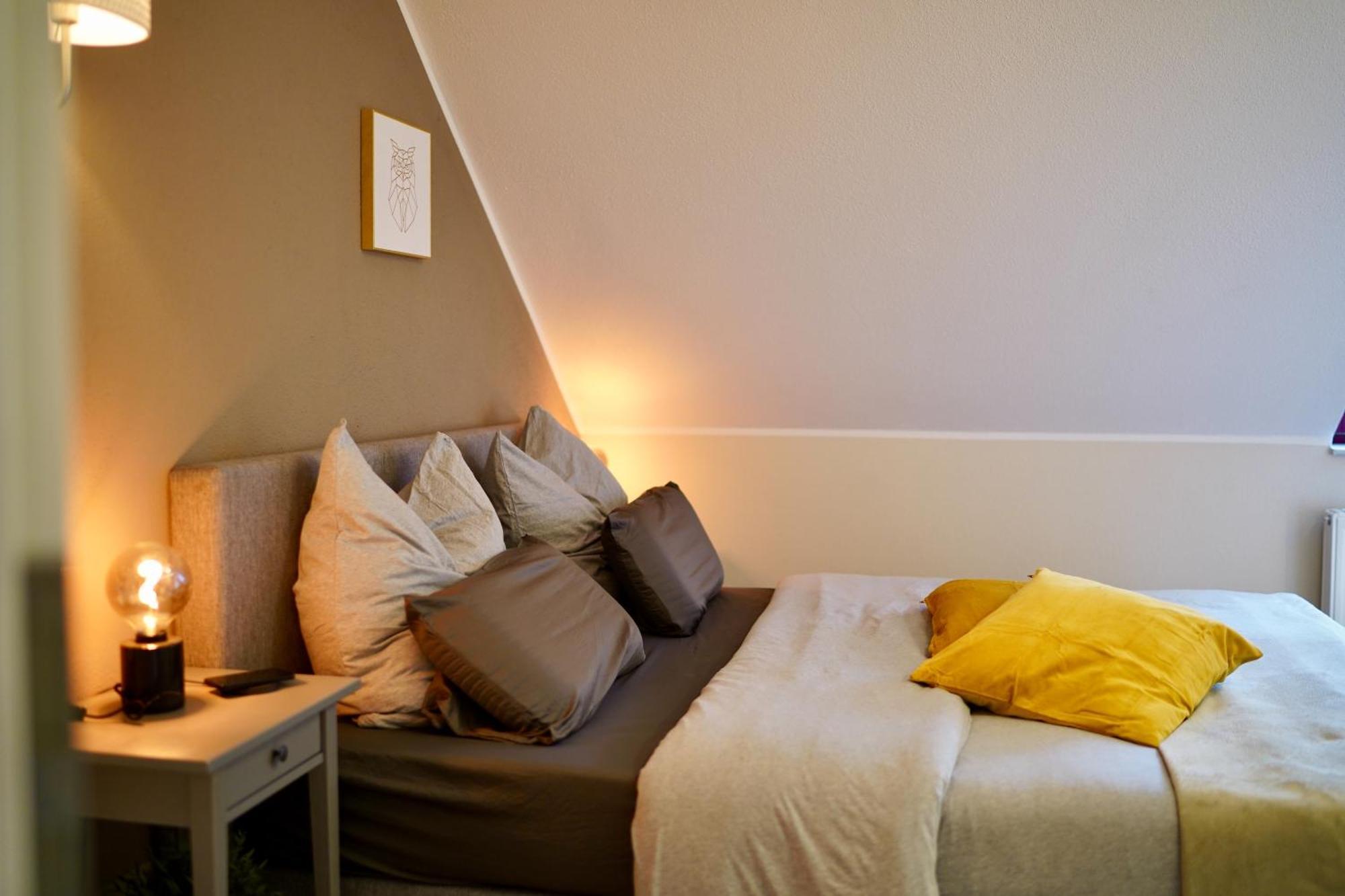 Edler Wohnraum Noble Stadtoase Mit Boxspringbett, Kaffeevollautomat & Parkplatz ツウィッカウ エクステリア 写真