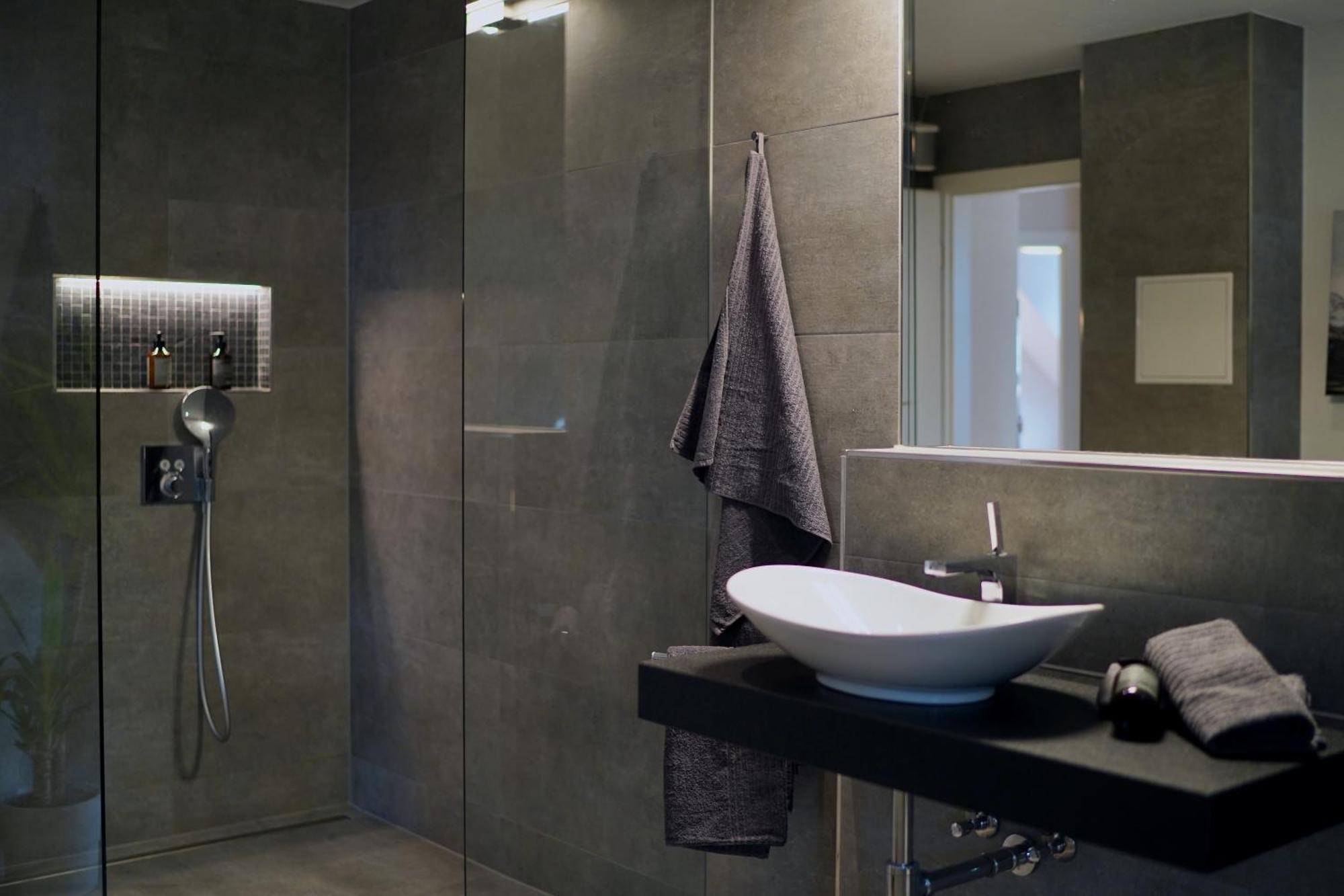 Edler Wohnraum Noble Stadtoase Mit Boxspringbett, Kaffeevollautomat & Parkplatz ツウィッカウ エクステリア 写真