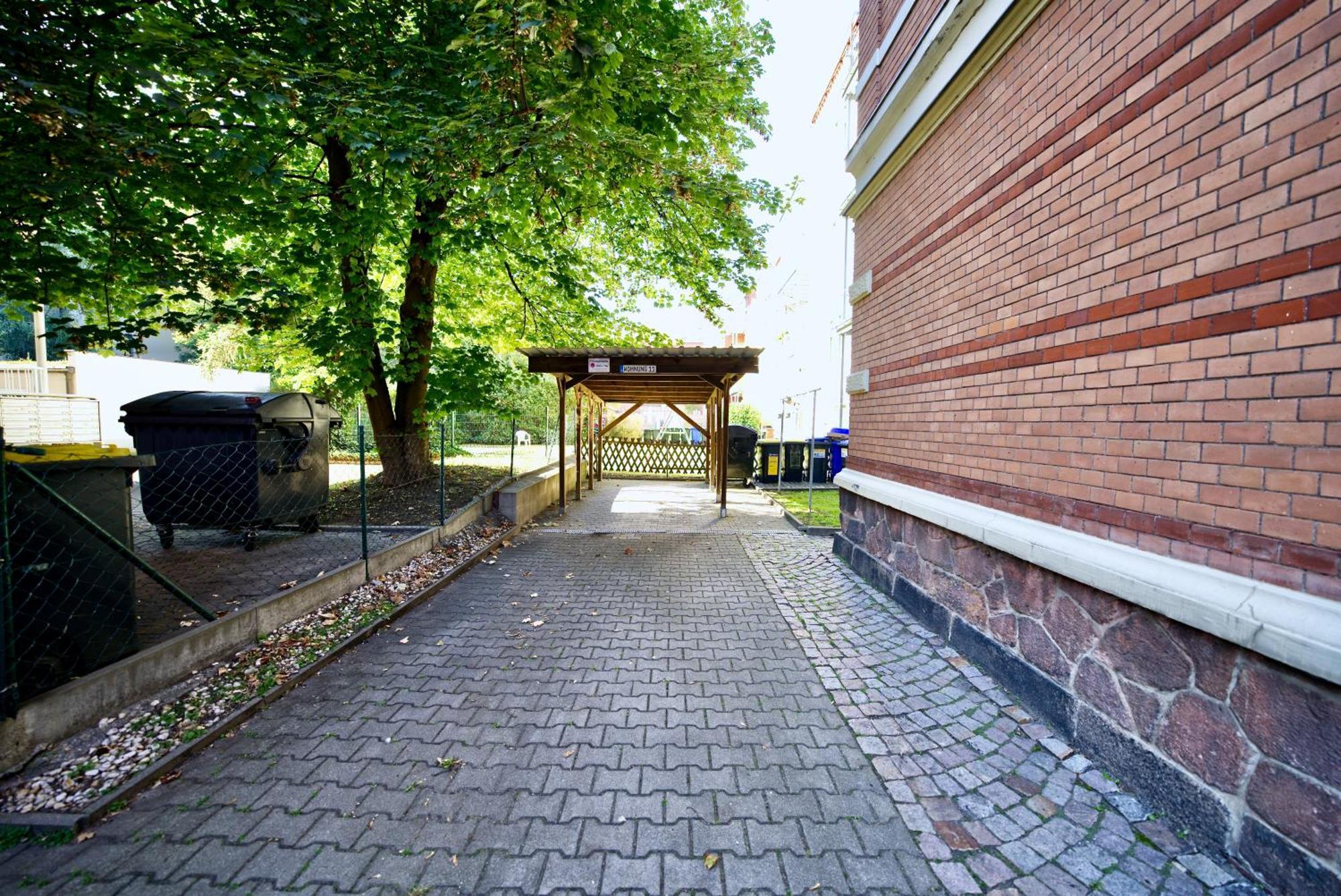 Edler Wohnraum Noble Stadtoase Mit Boxspringbett, Kaffeevollautomat & Parkplatz ツウィッカウ エクステリア 写真