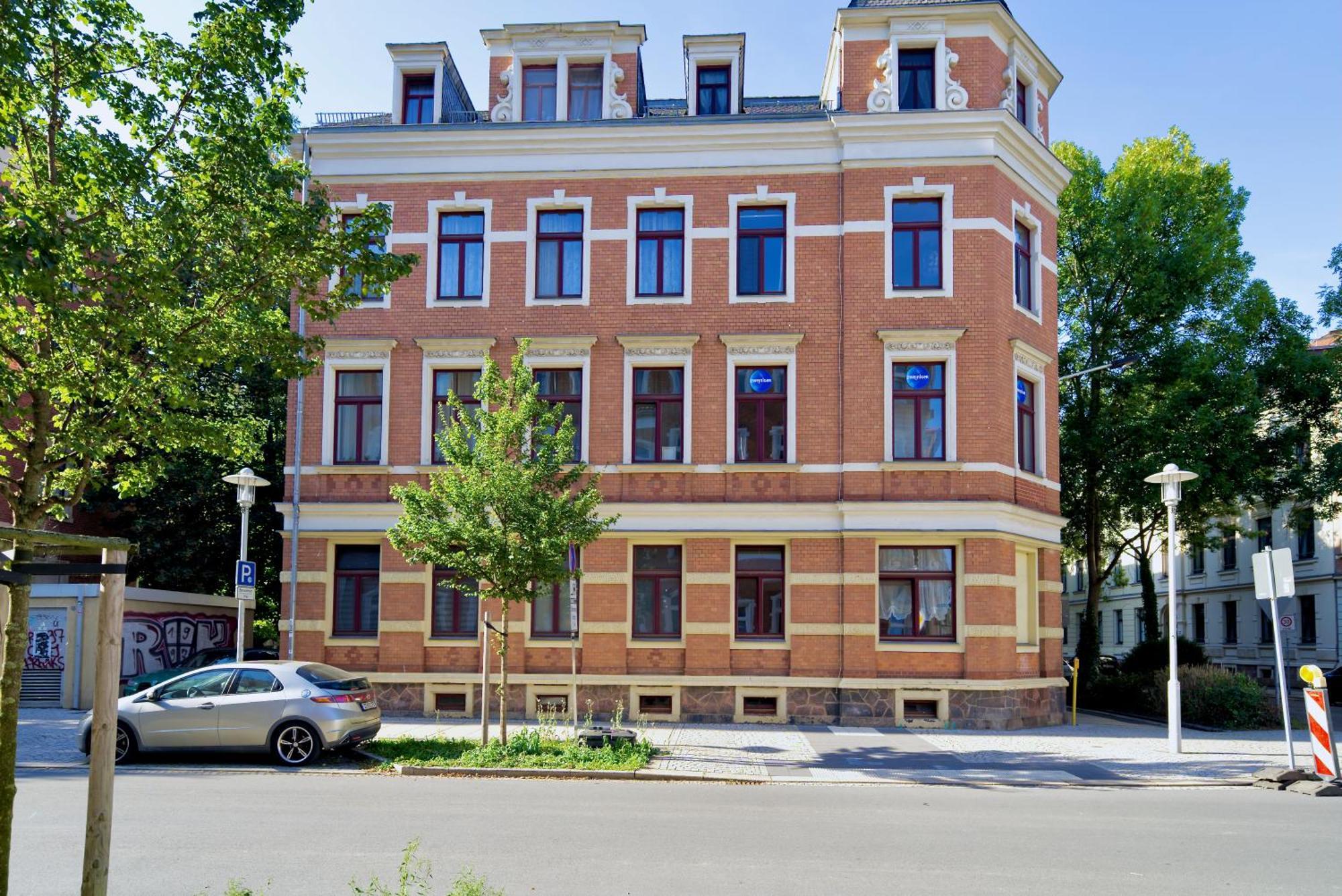 Edler Wohnraum Noble Stadtoase Mit Boxspringbett, Kaffeevollautomat & Parkplatz ツウィッカウ エクステリア 写真