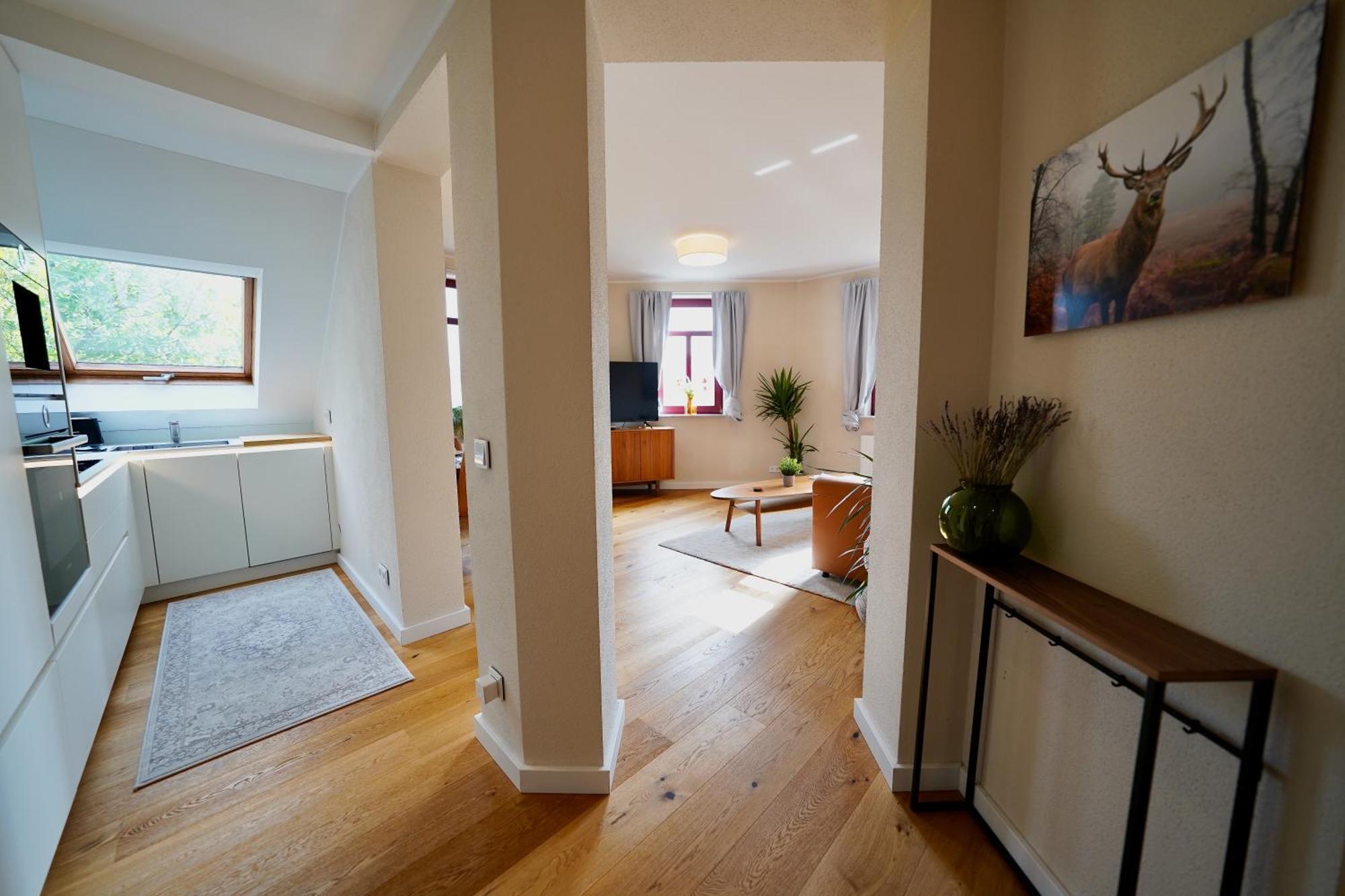 Edler Wohnraum Noble Stadtoase Mit Boxspringbett, Kaffeevollautomat & Parkplatz ツウィッカウ エクステリア 写真