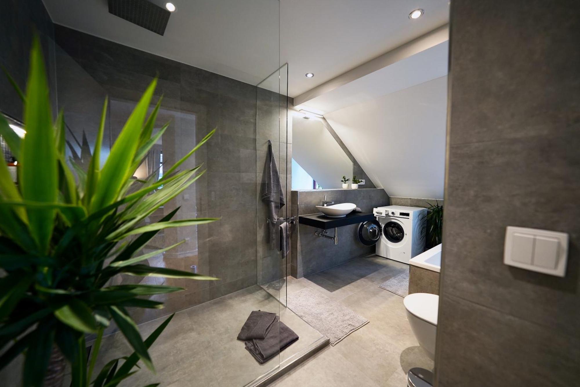 Edler Wohnraum Noble Stadtoase Mit Boxspringbett, Kaffeevollautomat & Parkplatz ツウィッカウ エクステリア 写真