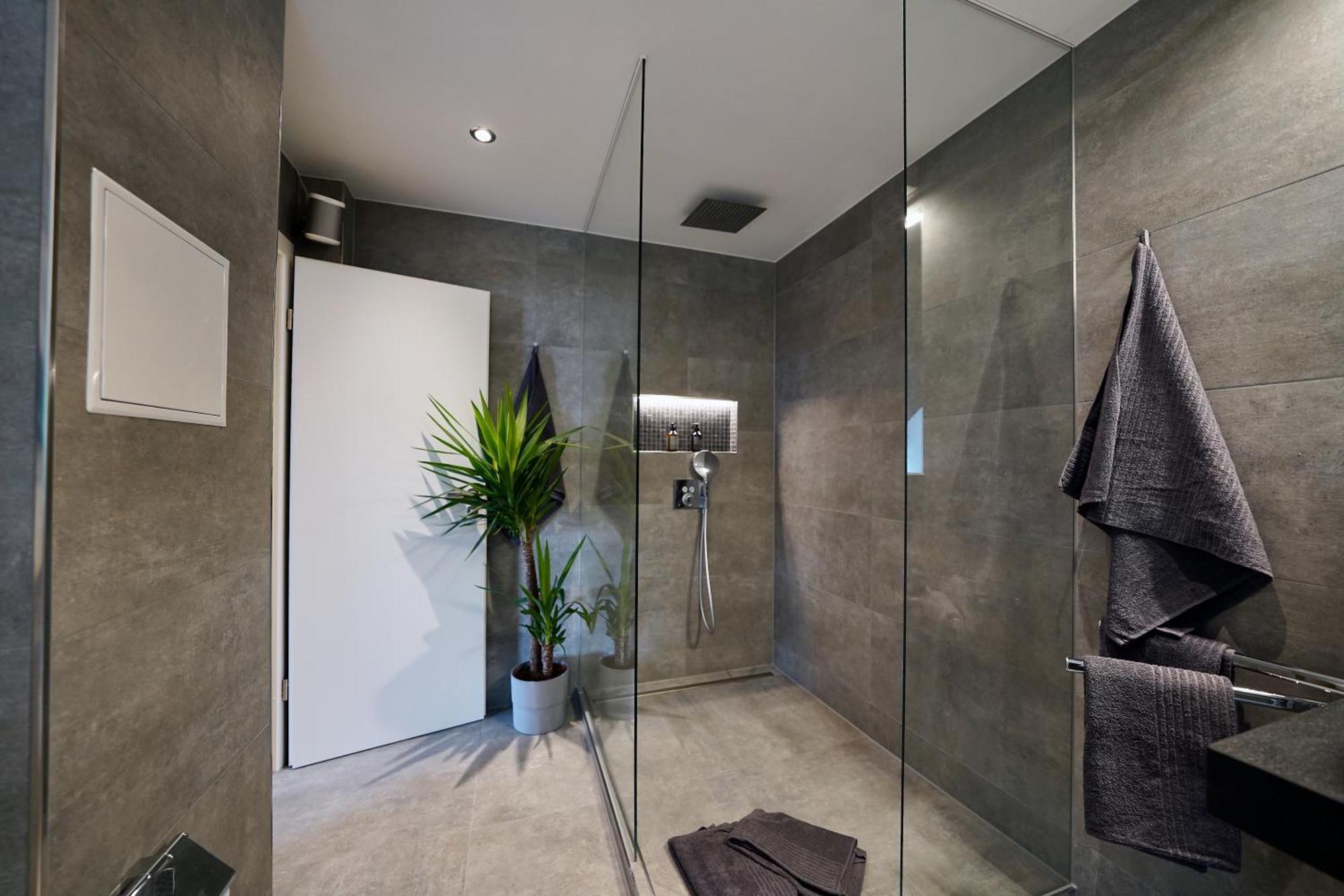 Edler Wohnraum Noble Stadtoase Mit Boxspringbett, Kaffeevollautomat & Parkplatz ツウィッカウ エクステリア 写真