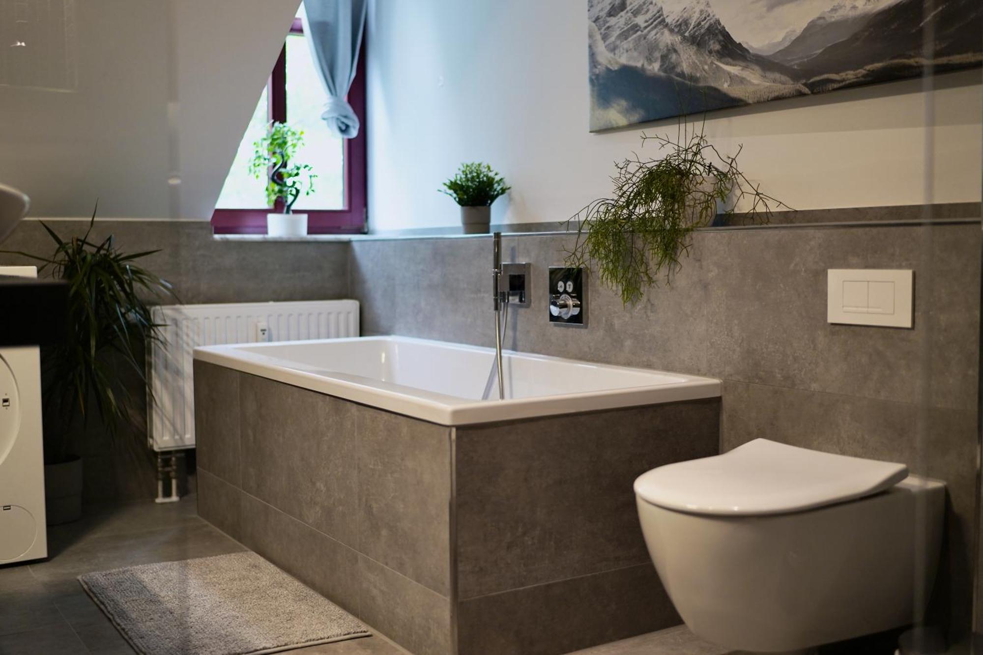 Edler Wohnraum Noble Stadtoase Mit Boxspringbett, Kaffeevollautomat & Parkplatz ツウィッカウ エクステリア 写真