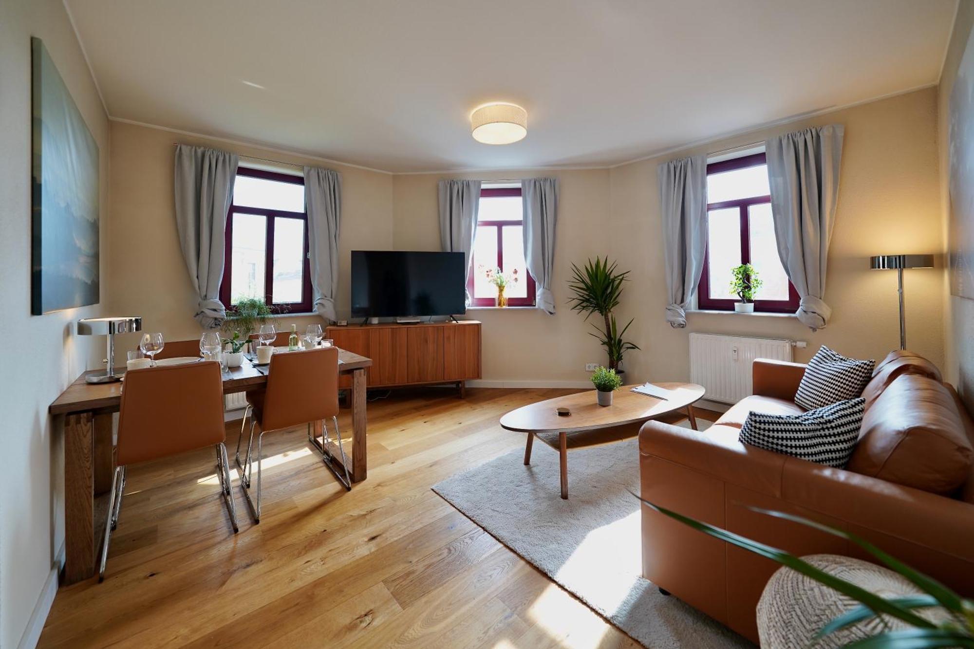 Edler Wohnraum Noble Stadtoase Mit Boxspringbett, Kaffeevollautomat & Parkplatz ツウィッカウ エクステリア 写真