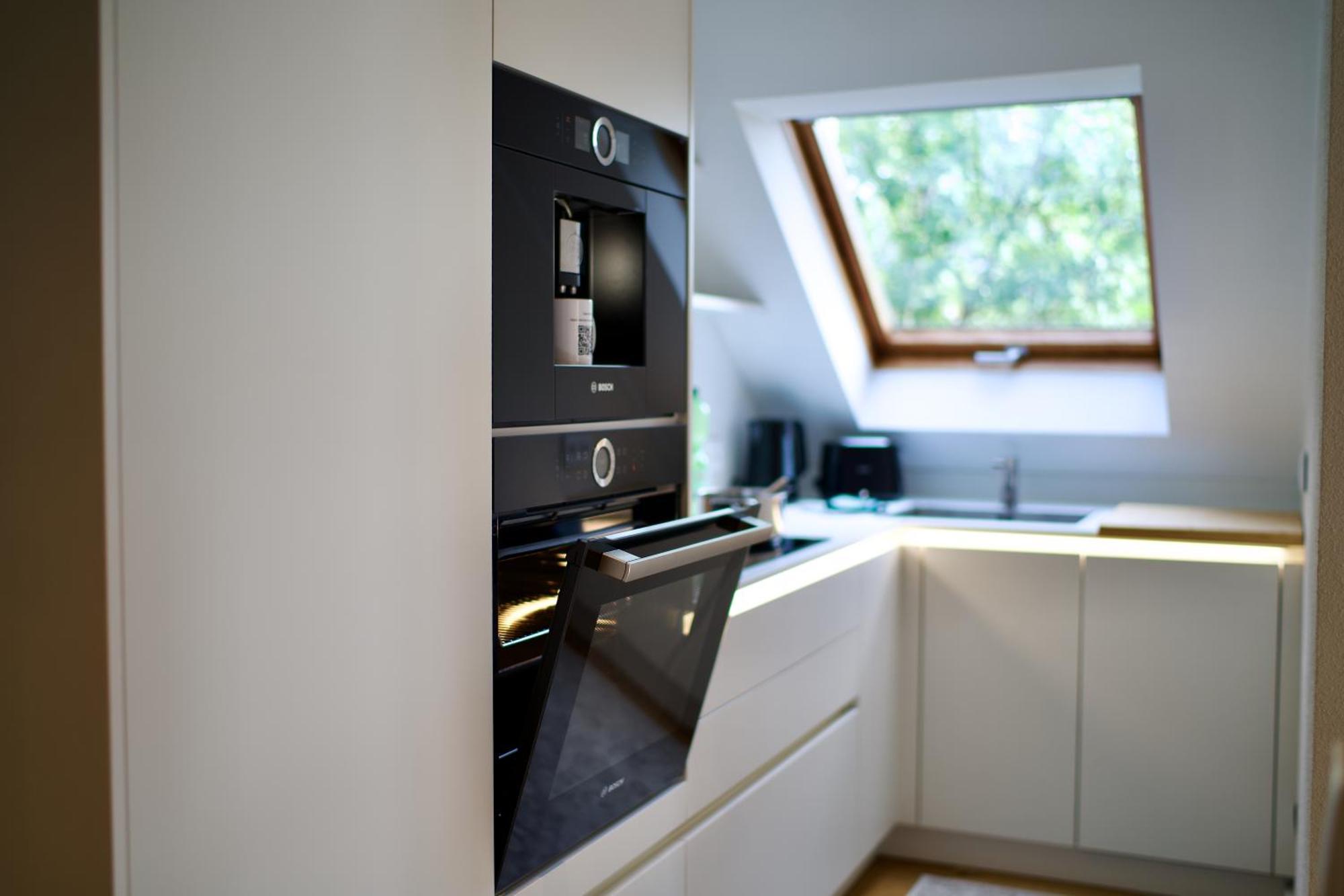 Edler Wohnraum Noble Stadtoase Mit Boxspringbett, Kaffeevollautomat & Parkplatz ツウィッカウ エクステリア 写真
