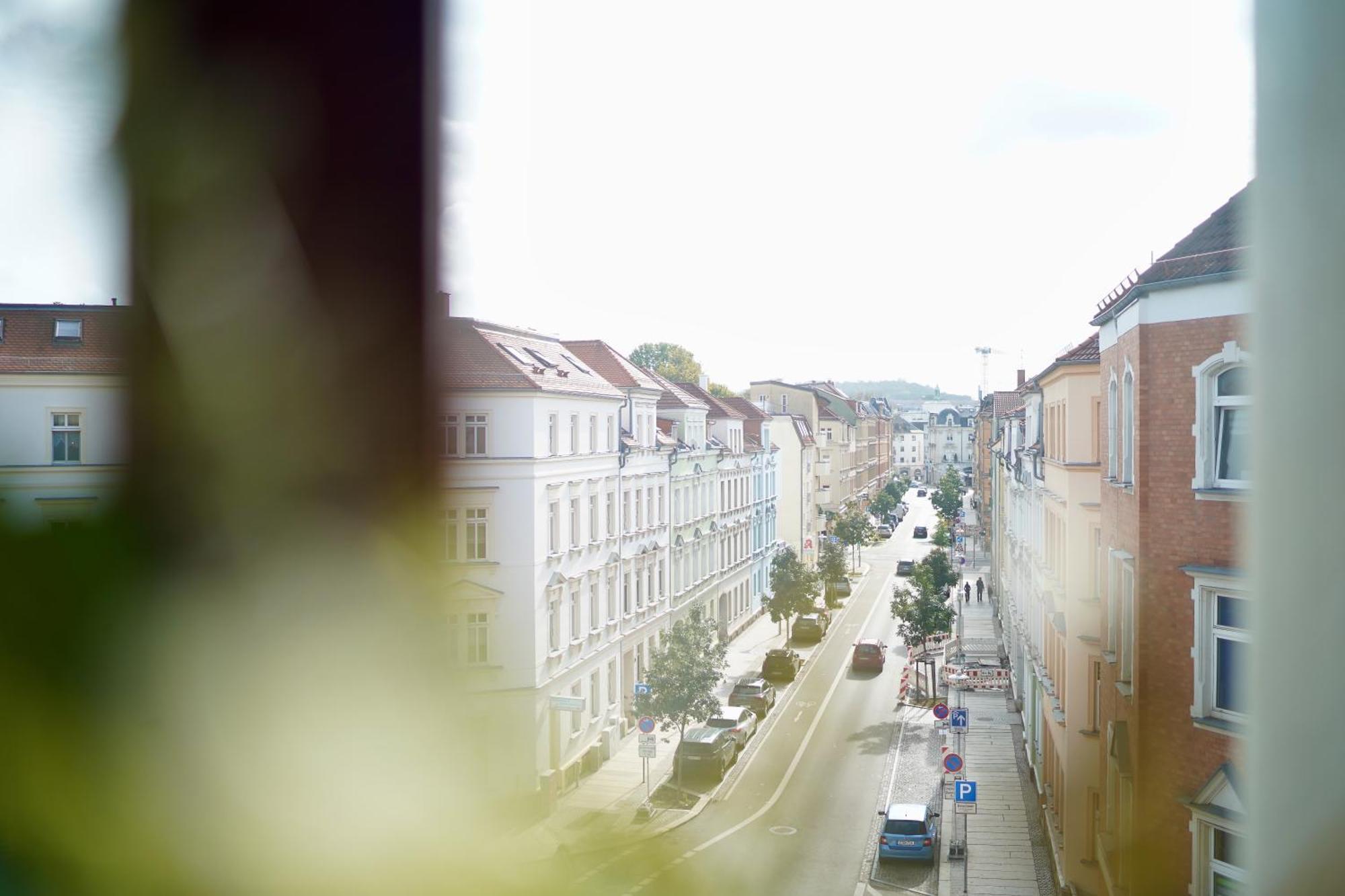 Edler Wohnraum Noble Stadtoase Mit Boxspringbett, Kaffeevollautomat & Parkplatz ツウィッカウ エクステリア 写真