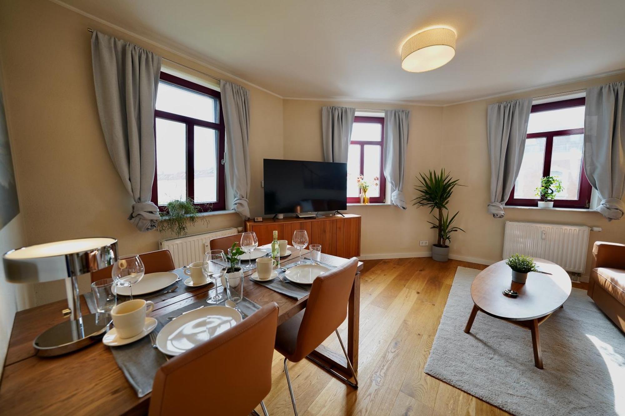Edler Wohnraum Noble Stadtoase Mit Boxspringbett, Kaffeevollautomat & Parkplatz ツウィッカウ エクステリア 写真